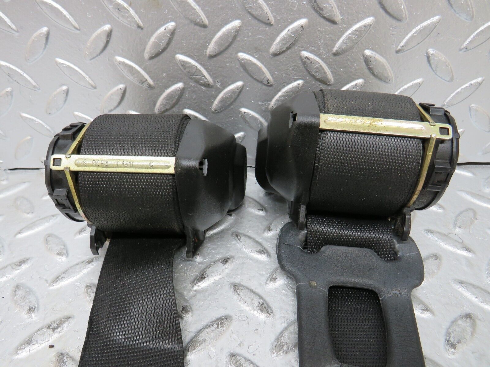 27821 Mercedes-Benz S124 300TE Third Row Seat Belt Set With Buckles