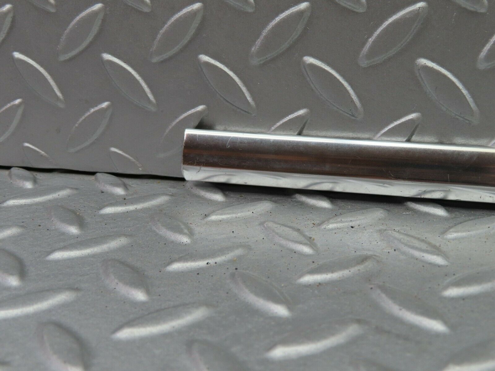 5910 Mercedes-Benz W123 200 Front Left Door Chrome Moulding Trim