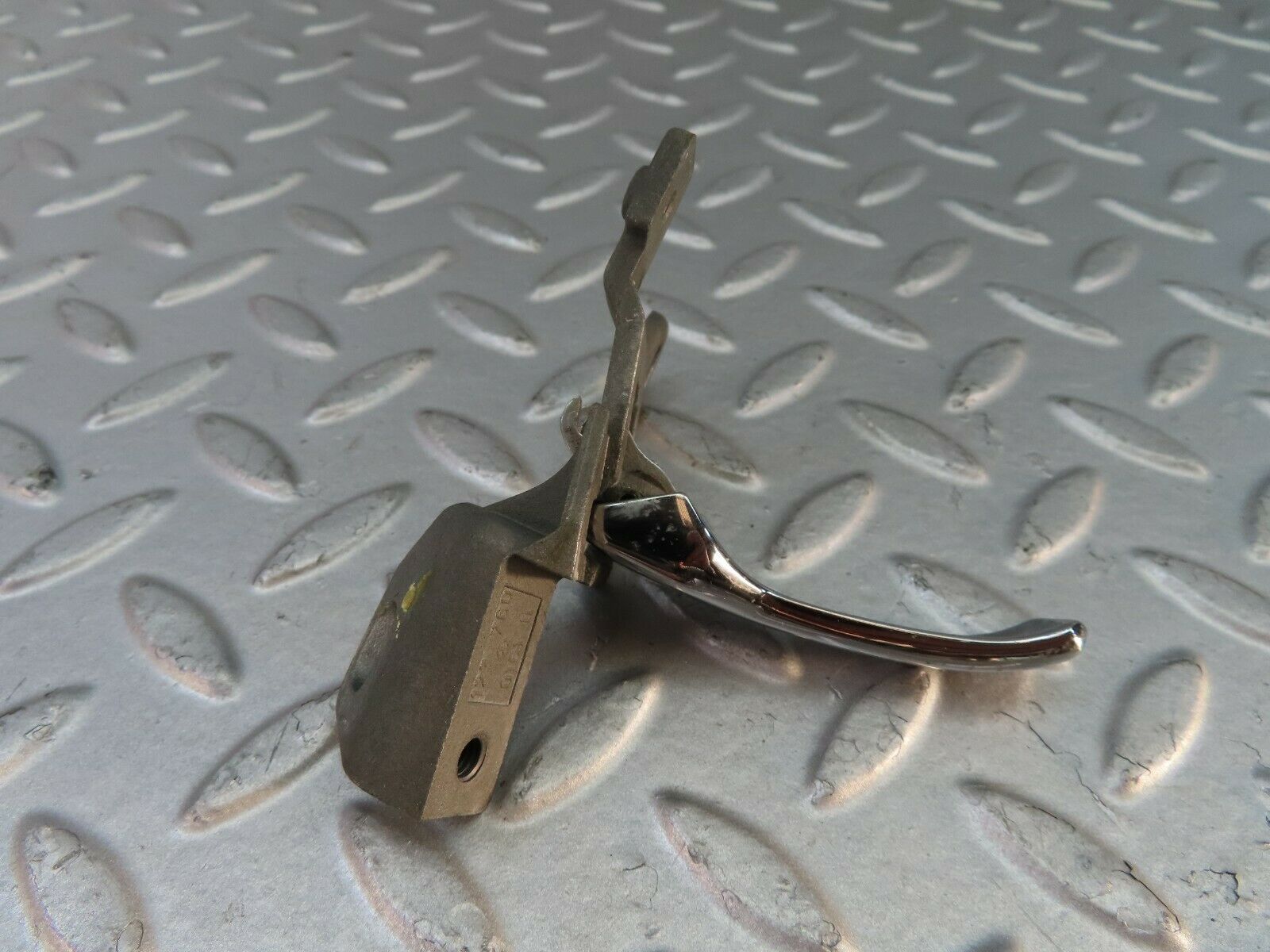 7586 Mercedes-Benz S123 230TE Wagon Left Interior Door Handle 1237600161