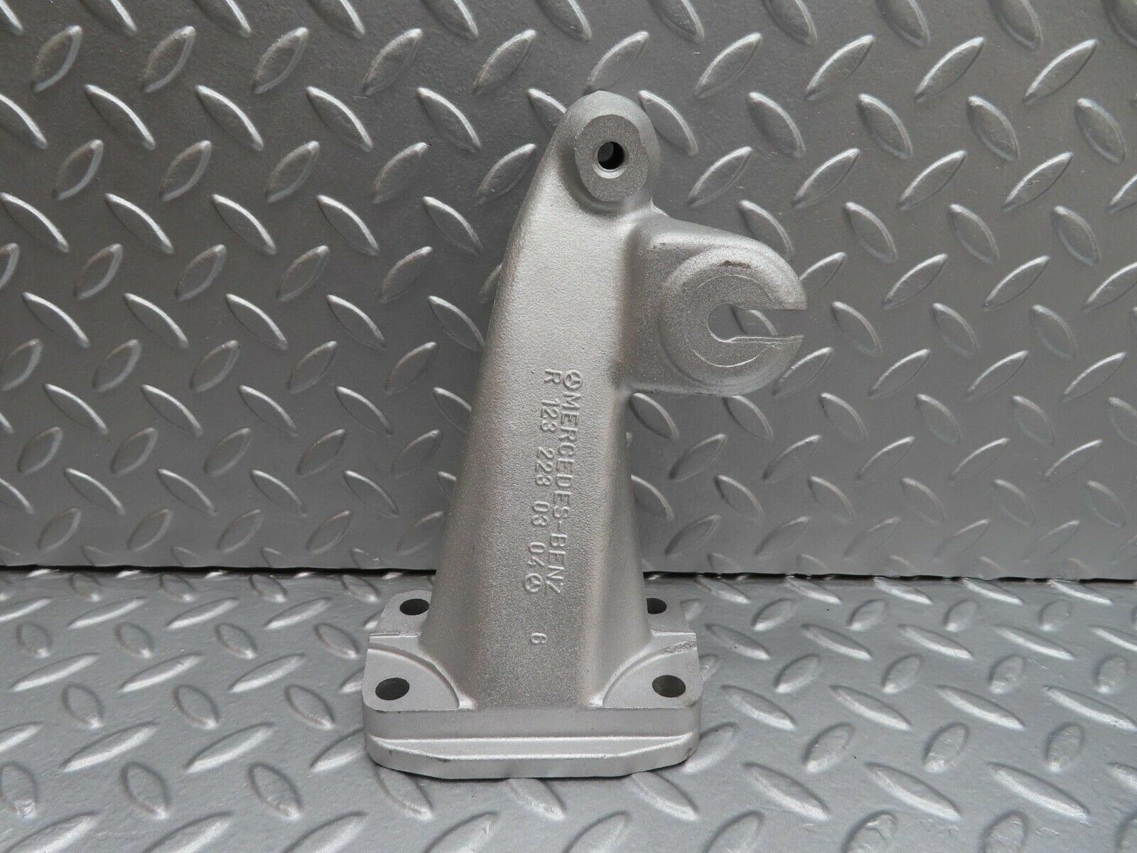 15973 Mercedes-Benz W123 280E Engine Mount Bracket Right Side 1232230304