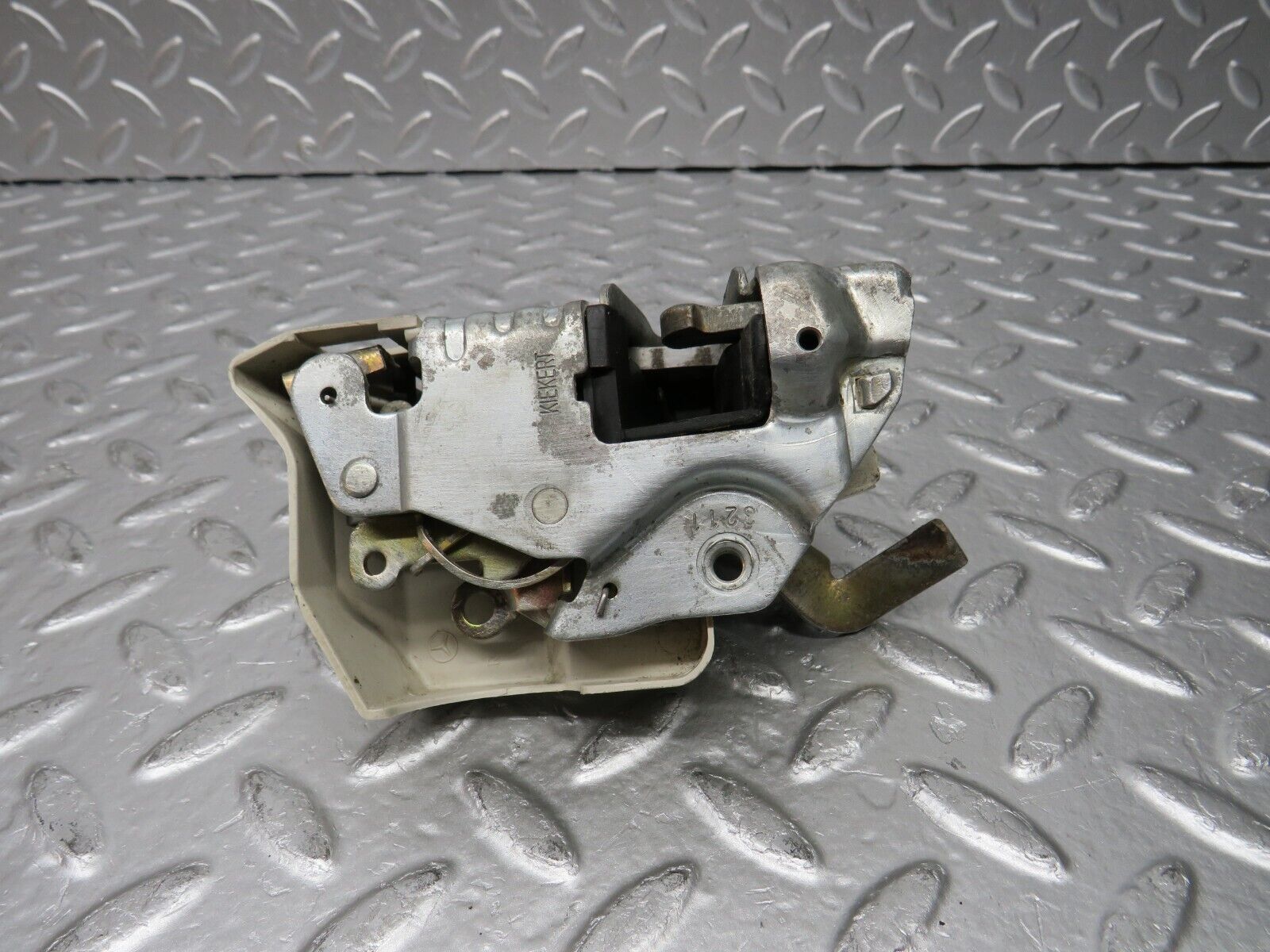 31393 Mercedes-Benz S124 220TE Wagon Rear Right Door Lock Mechanism