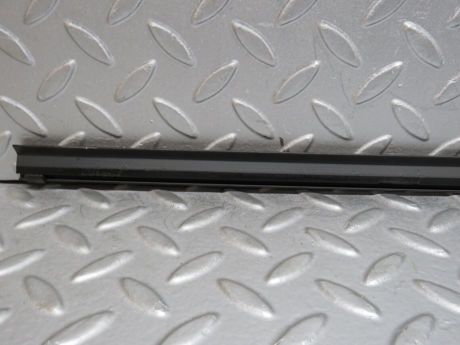 39653 Mercedes-Benz R129 320SL Coupe Right Door Window Moulding Trim