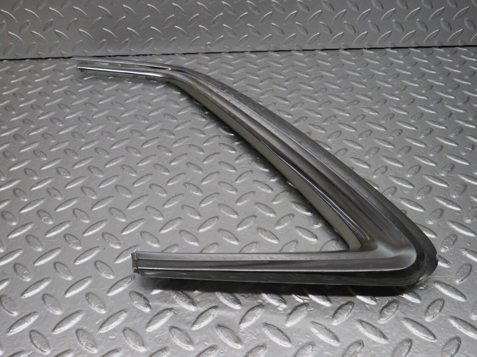 0696 Mercedes-Benz C107 350SLC Coupe Window Trim Chrome Left Side 1076980189