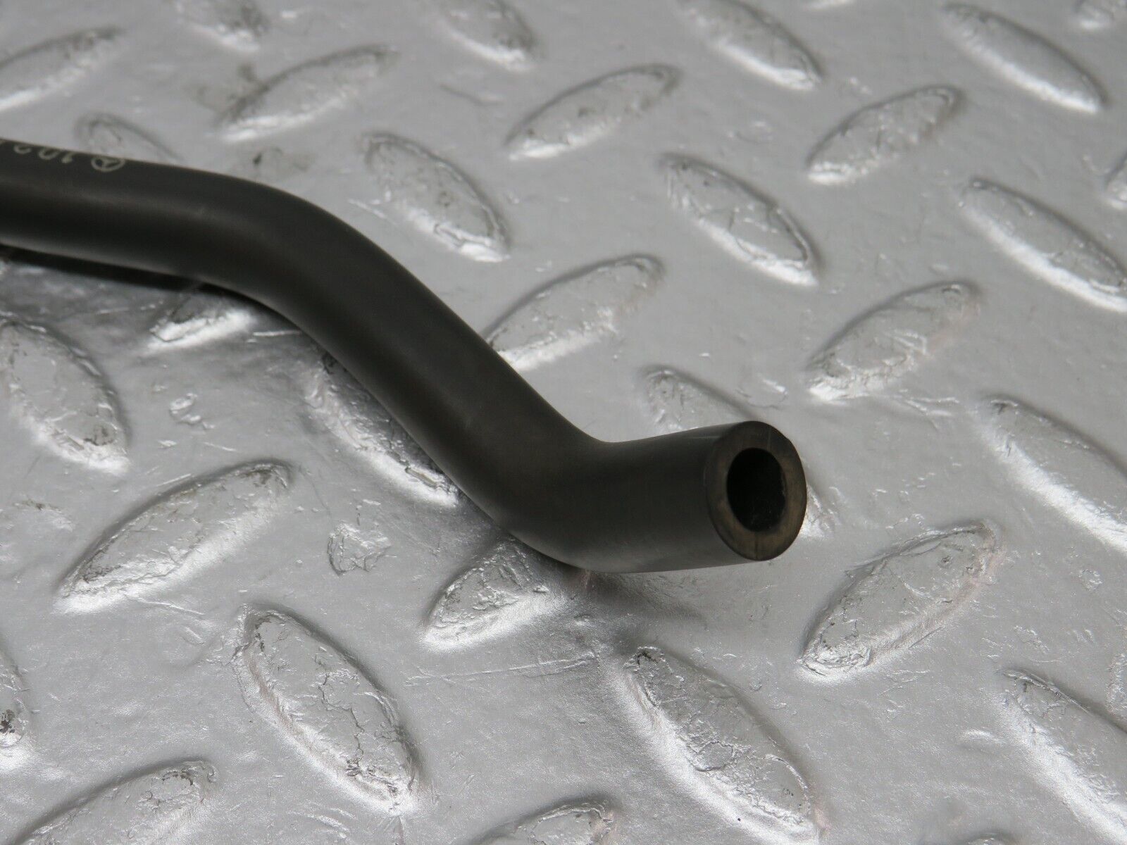 33733 Mercedes-Benz W201 190E 2.0L Crankcase Breather Pipe 1020943882