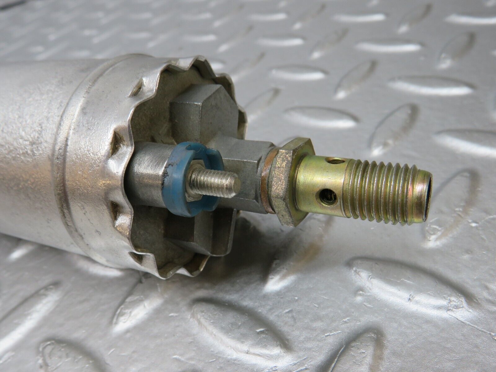 33920 Mercedes-Benz W124 260E Fuel Pump Bosch 0020915901 0580254950