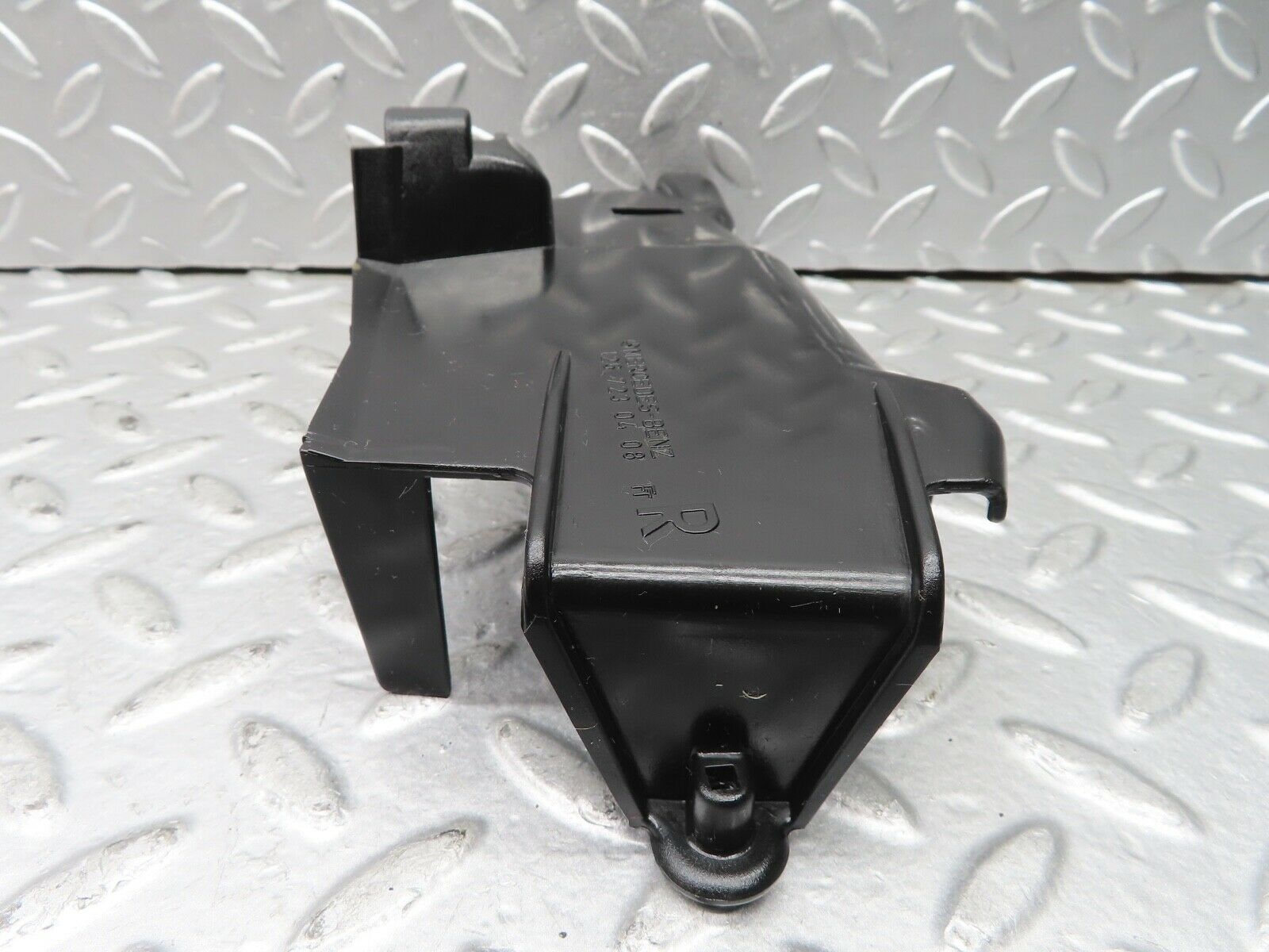 21626 Mercedes-Benz W126 300SE Front Right Door Lock Inner Cover 1267230408