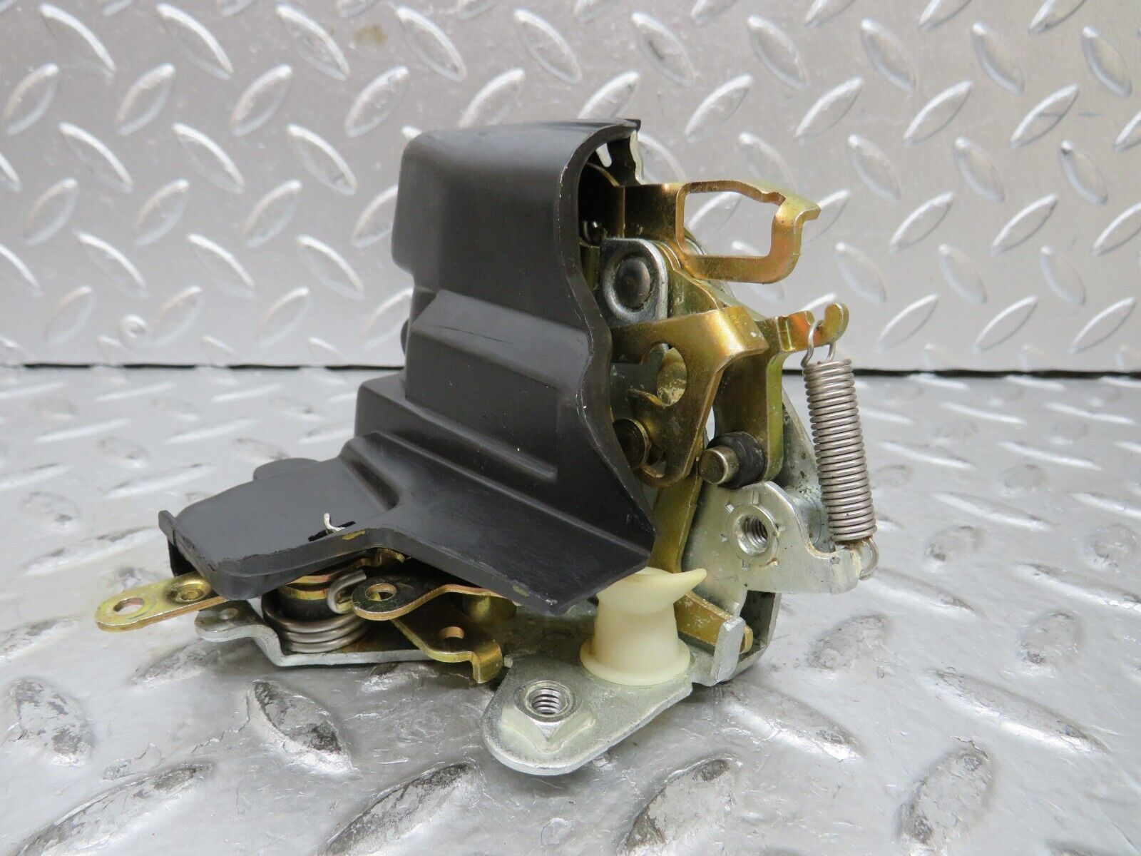 27404 Mercedes-Benz W123 280E Front Left Door Lock Mechanism 1237230108