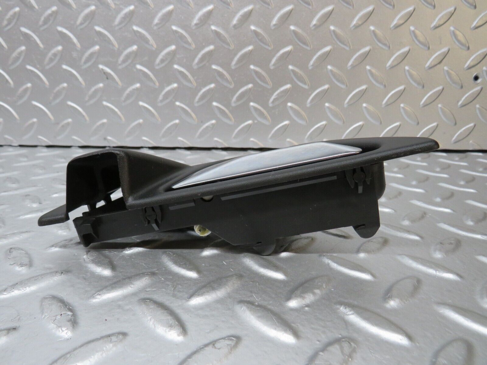 30268 Mercedes-Benz W124 230E Interior Door Handle Front Left 1247600161