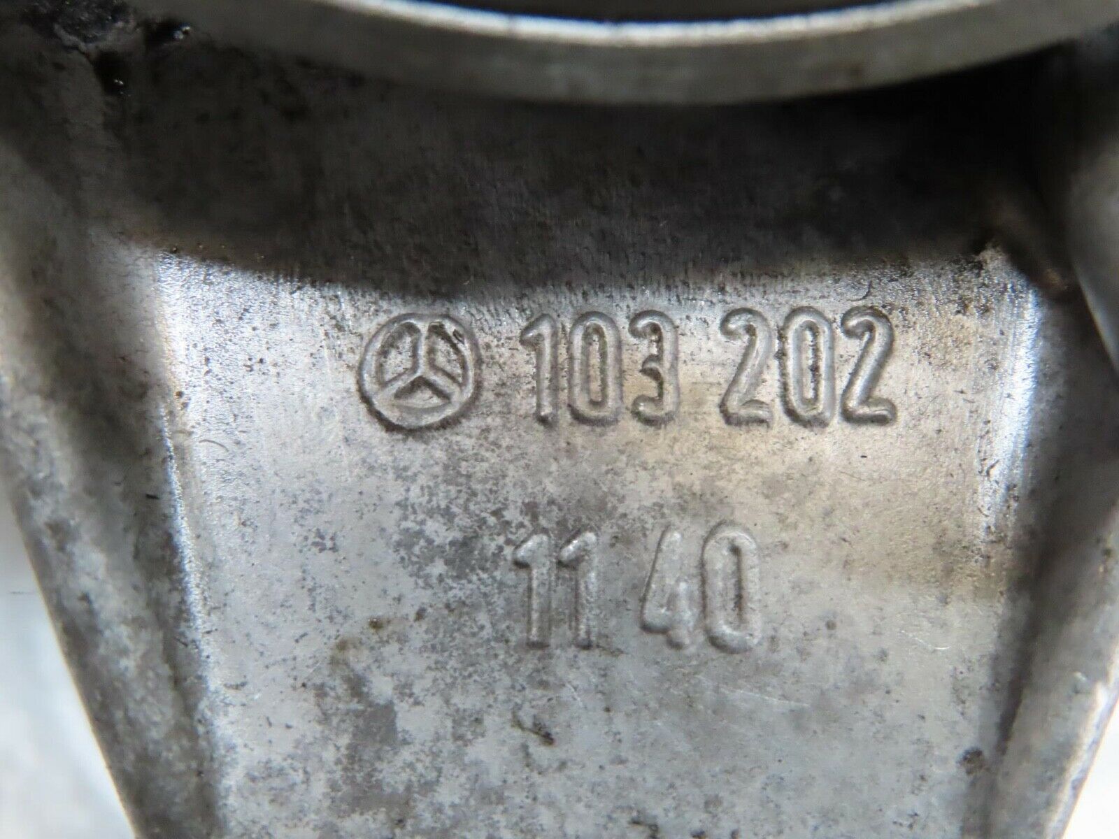 16409 Mercedes-Benz W124 260E Belt Tensioner 1032021140