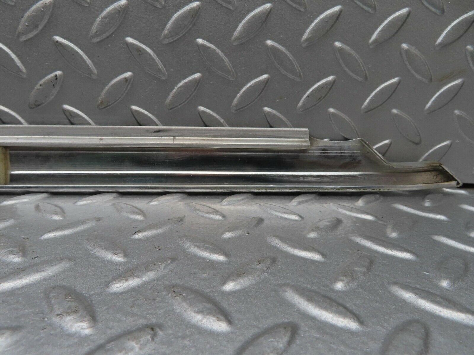 13030 Mercedes-Benz W111 220S Front Left Door Chrome Moulding Trim