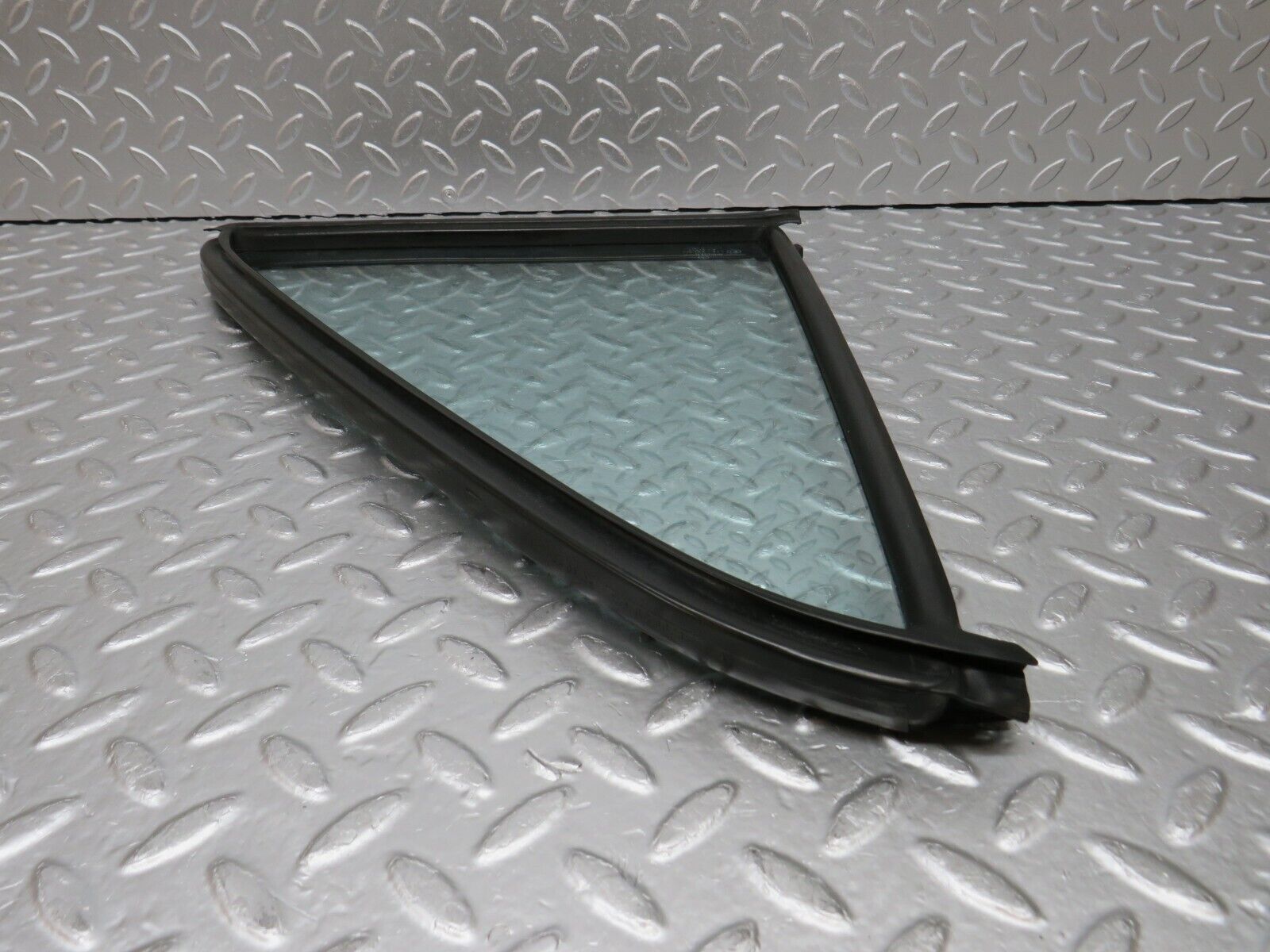 0627 Mercedes-Benz W123 230E Left Rear Door Quarter Glass 1237350124