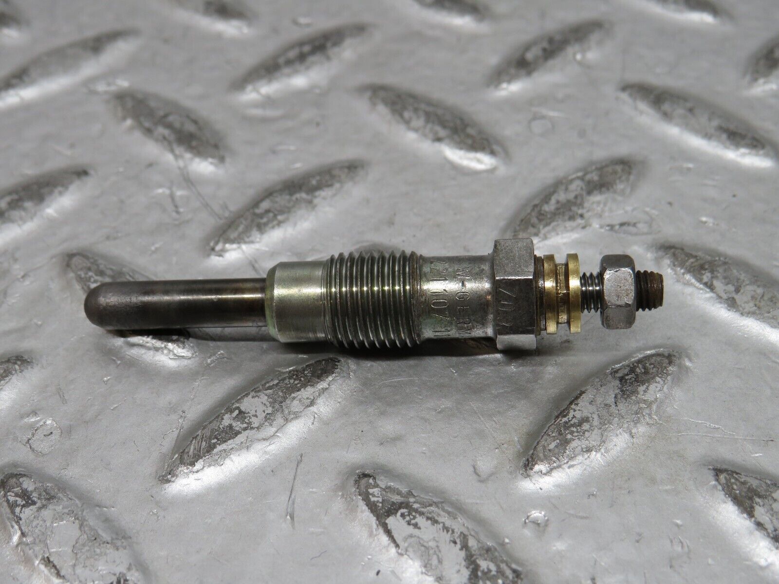 28499 Mercedes-Benz S123 240D Wagon Glow Plug Beru 0100221107