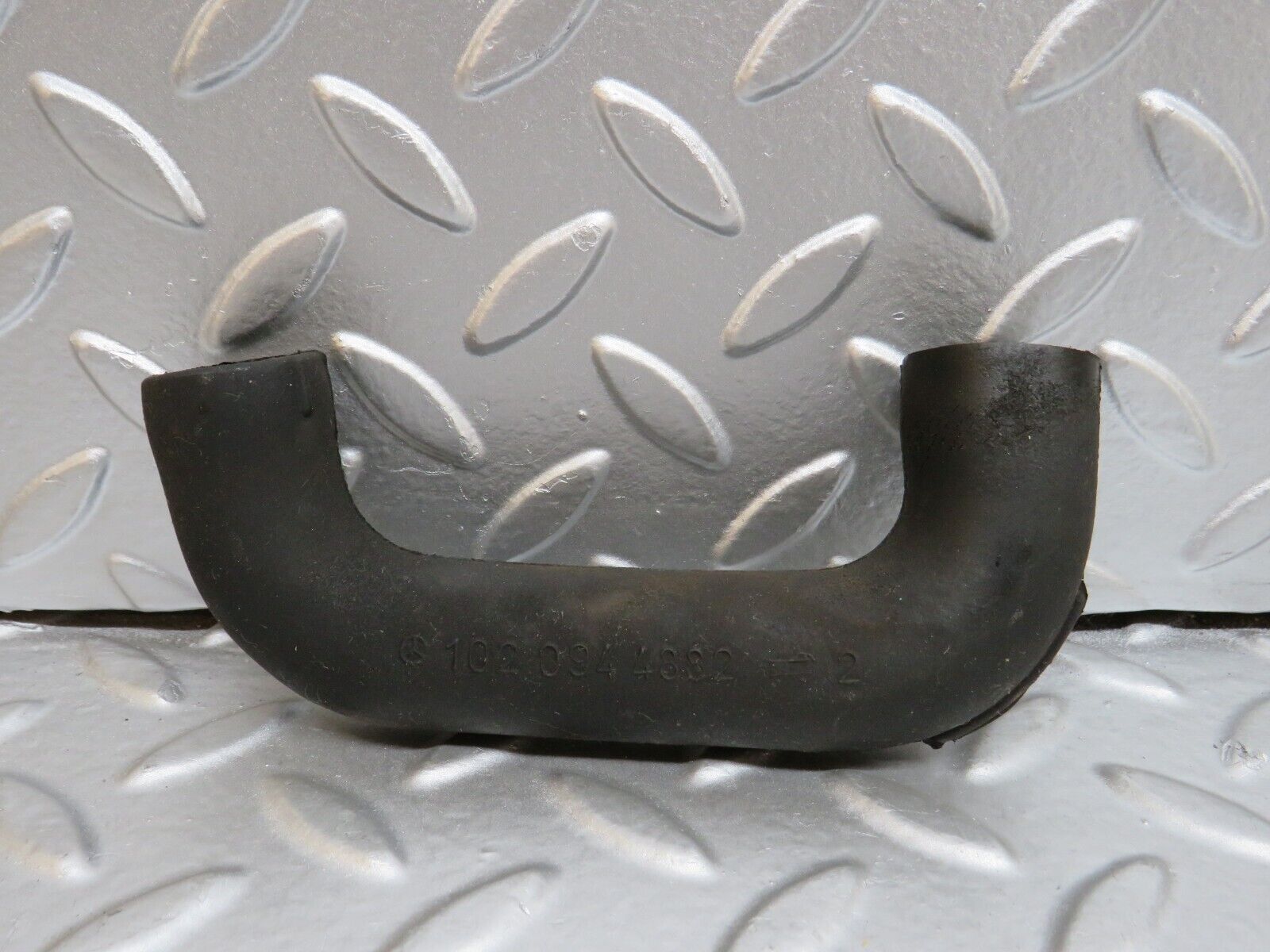 29588 Mercedes-Benz W124 230E Crankcase Breather Pipe 1020944882