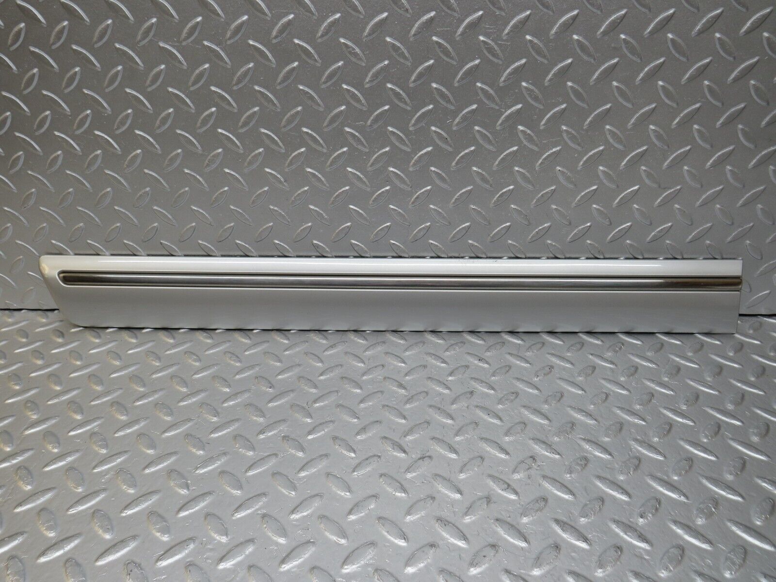 34715 Mercedes-Benz W210 320E Rear Right Door Centre Moulding Trim 2106900682