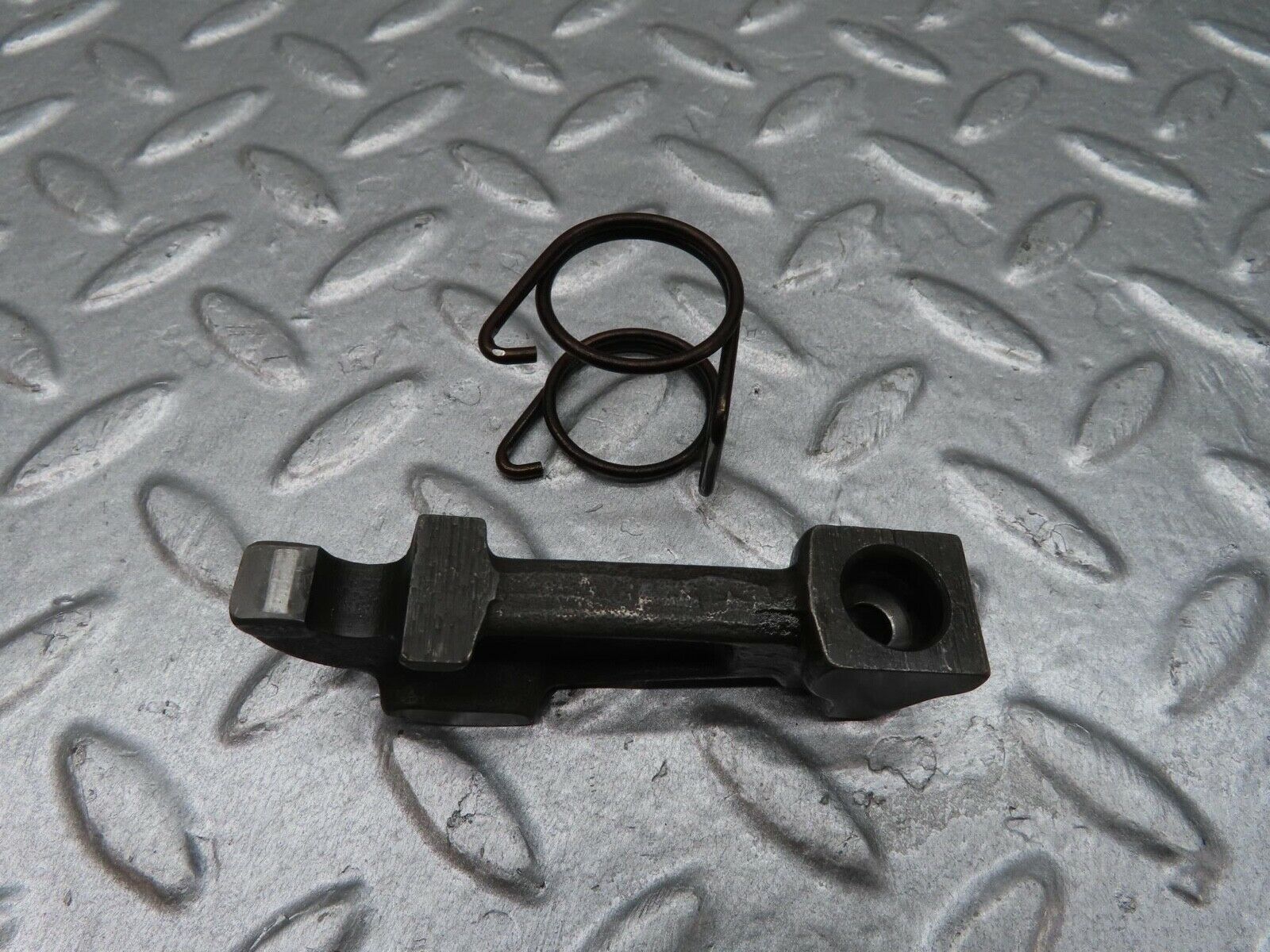 12866 Mercedes-Benz W111 220SE Valve Rocker Arm With Retaining Spring