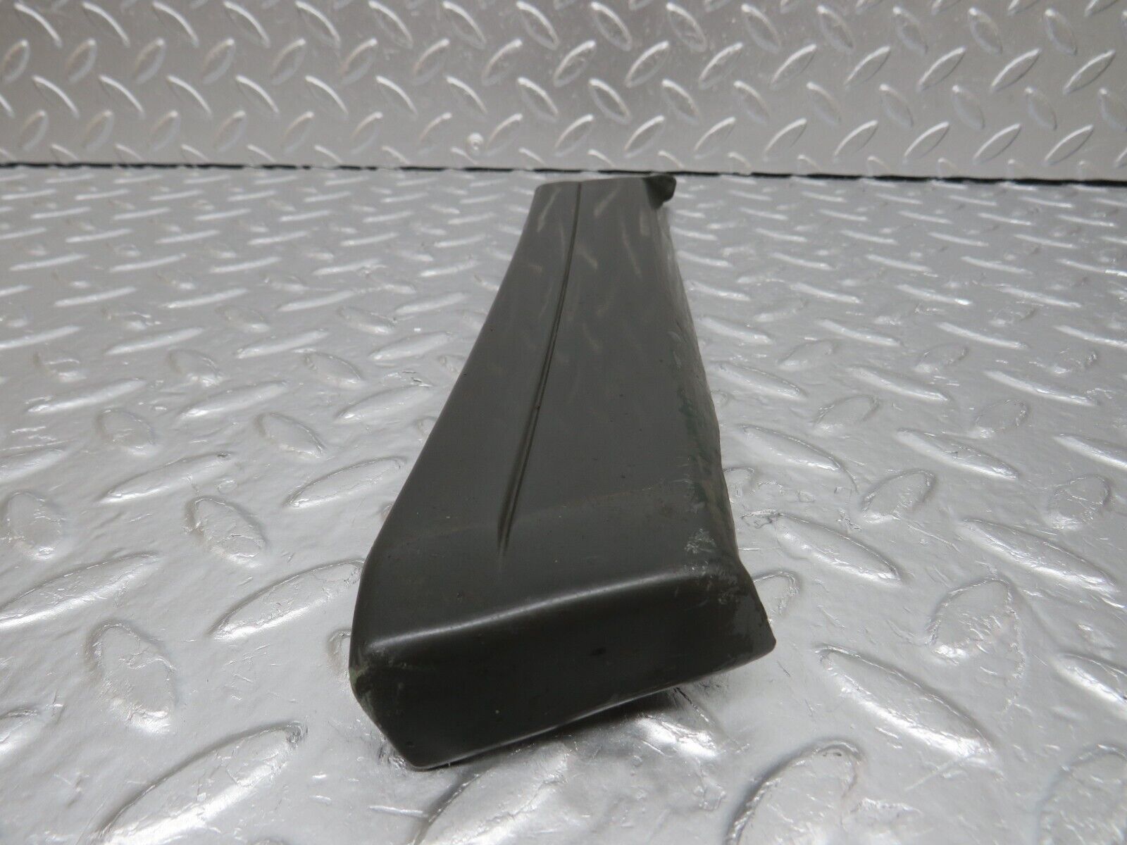 33995 Mercedes-Benz W124 260E Front Left Fender Wing Lower Moulding Trim