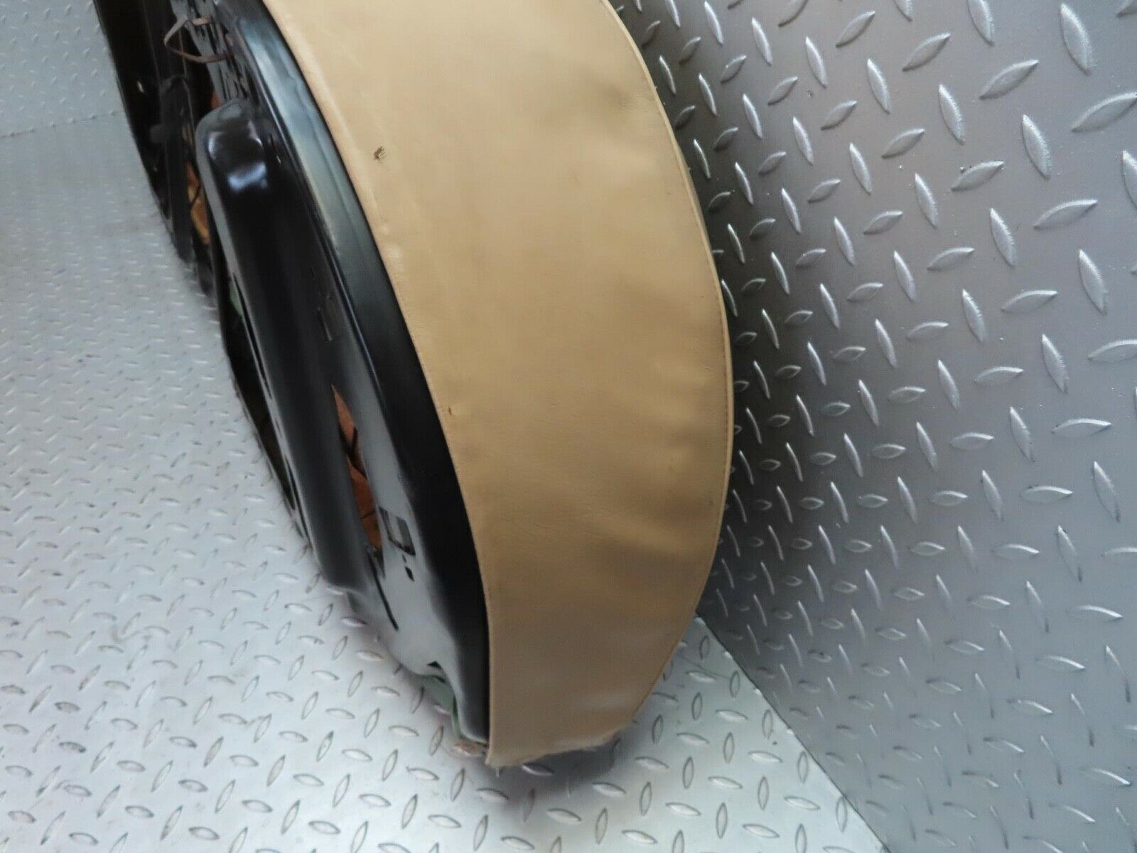 15816 Mercedes-Benz W123 280E Rear Seat Bottom Beige Leather