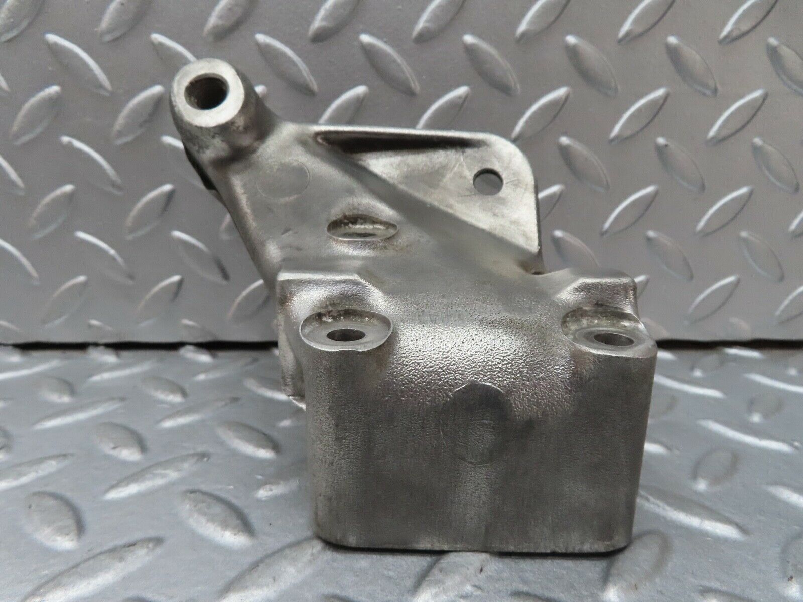 17672 Mercedes-Benz W116 450SEL Engine Mount Bracket Left Side 1162232904