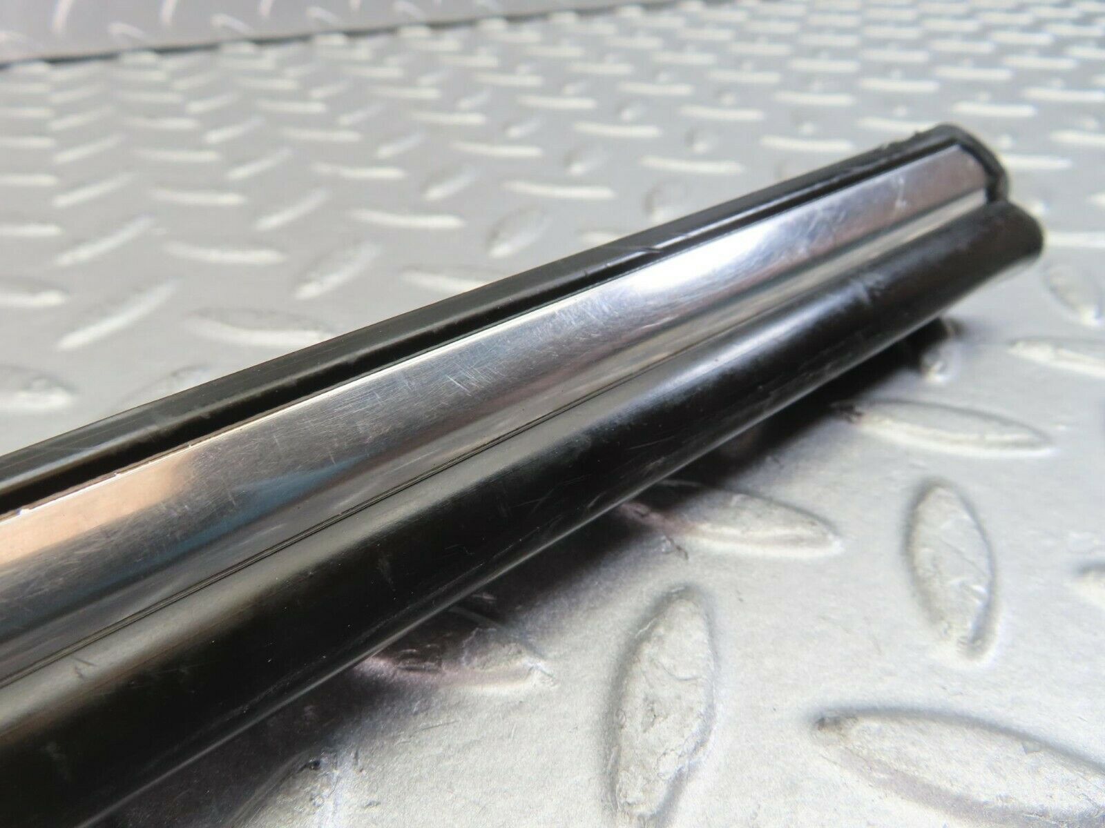 10286 Mercedes-Benz W116 Front Left Door Centre Moulding Trim