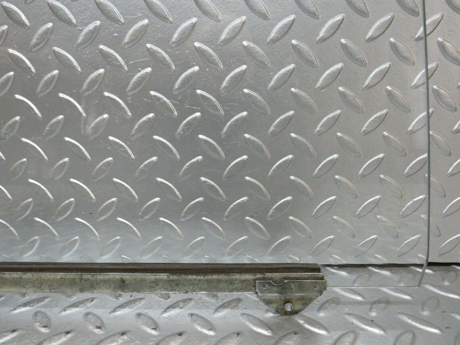 23649 Mercedes-Benz W114 280E Front Right Door Window Glass