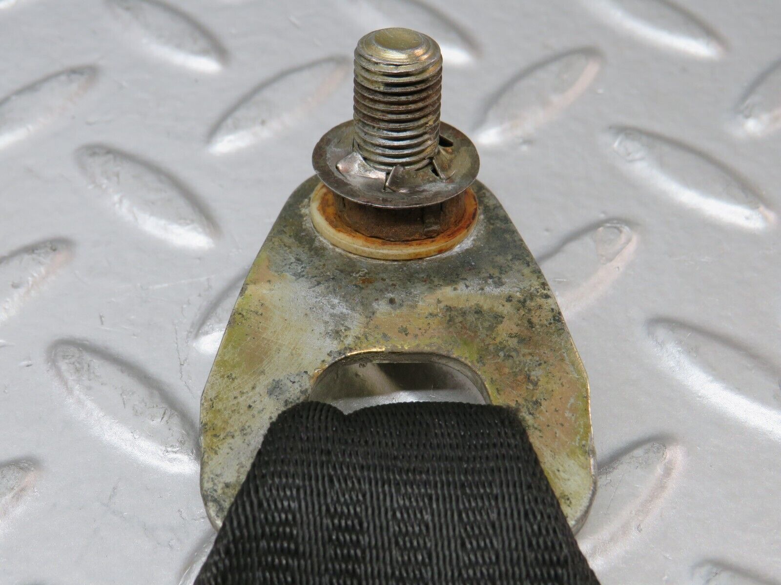 26980 Mercedes-Benz W123 240D Front Left Seat Belt 1238604786