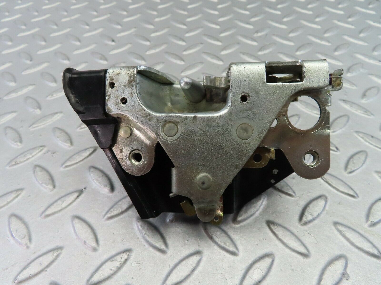 7701 Mercedes-Benz S123 230TE Wagon Rear Right Door Lock Mechanism 1237330208