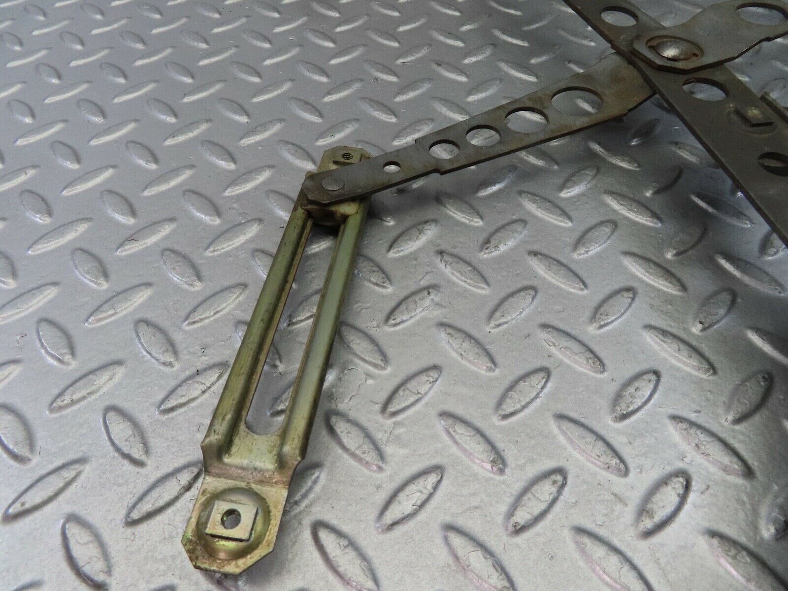 9155 Mercedes-Benz W123 Front Left Power Window Regulator 1237202746