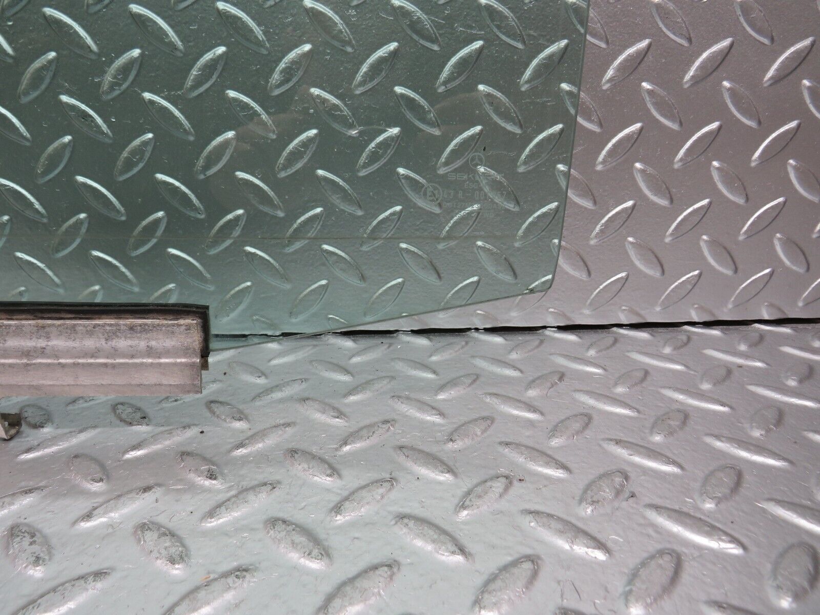 25133 Mercedes-Benz W201 190D Rear Left Door Window Glass