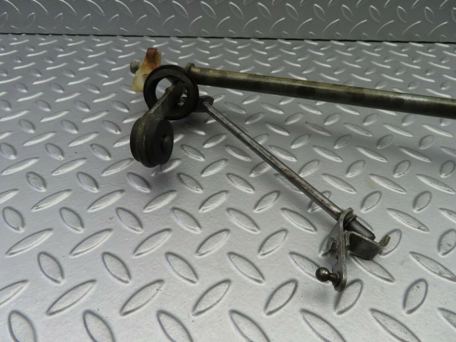 7207 Mercedes-Benz C107 350SLC Coupe Throttle Linkage