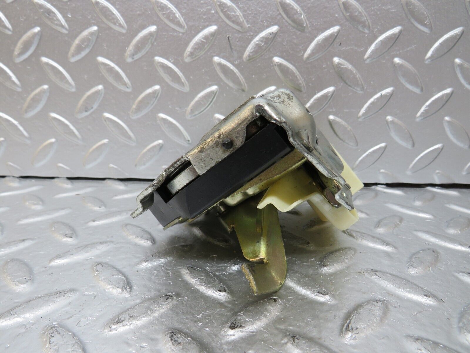 25679 Mercedes-Benz W124 280E Rear Left Door Lock Mechanism