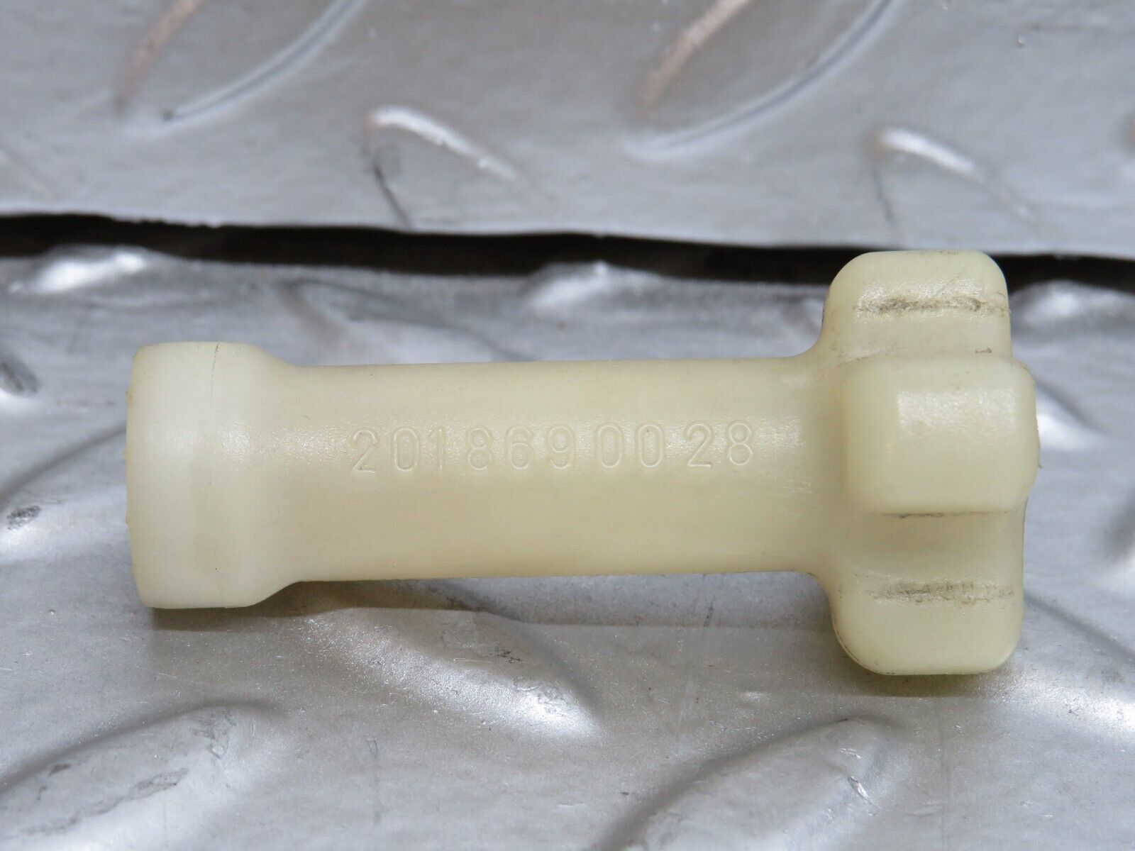 29182 Mercedes-Benz C124 320CE Windscreen Washer Reservoir Holder 2018690028