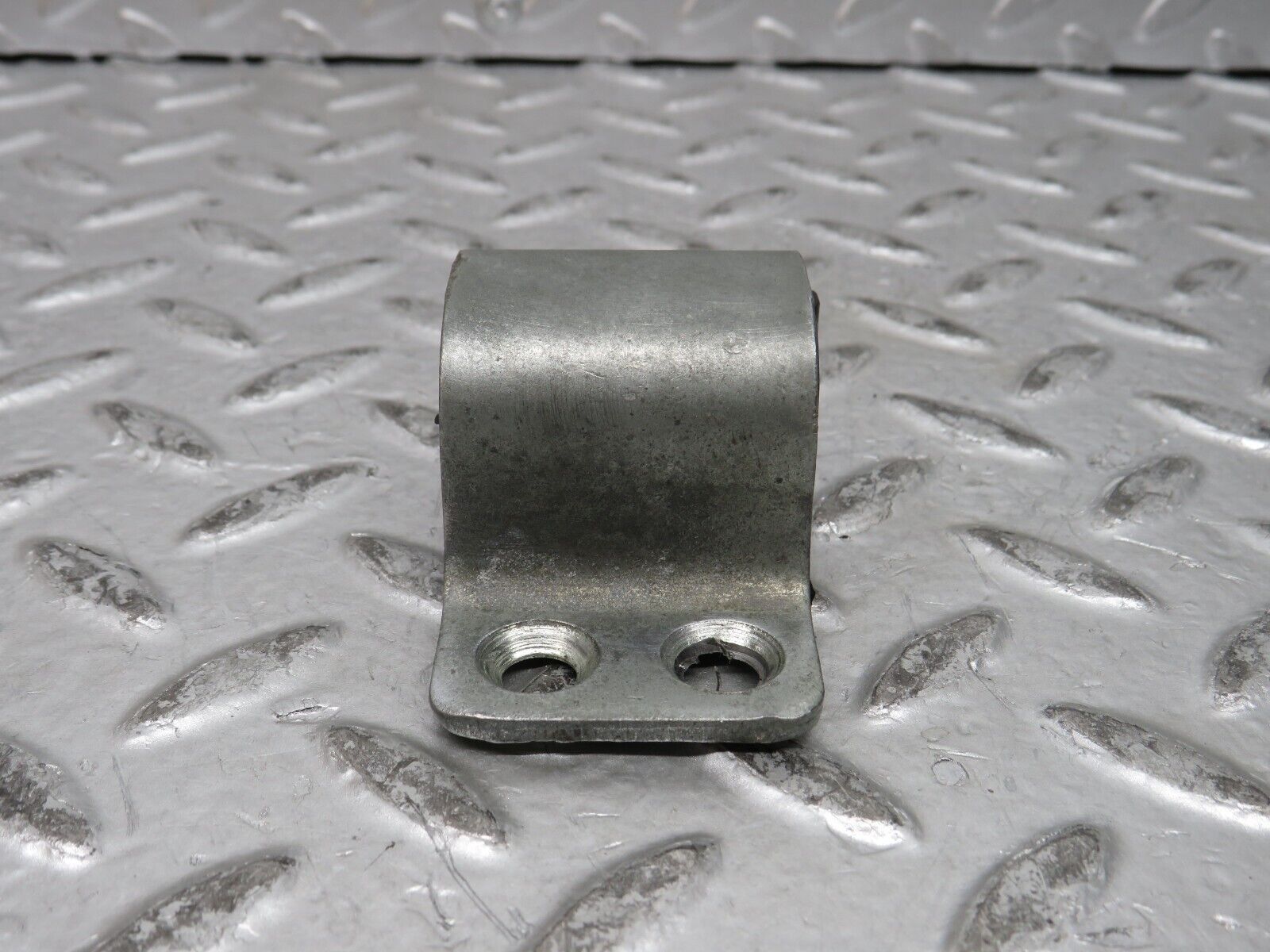 28306 Mercedes-Benz S123 240D Wagon Door Lock Latch Front Right