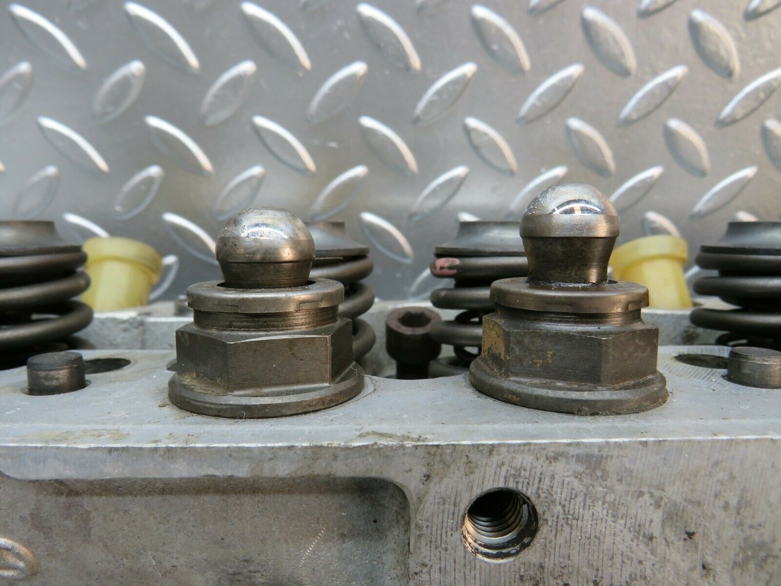 22819 Mercedes-Benz C107 450SLC Coupe Cylinder Head Right 1160162701