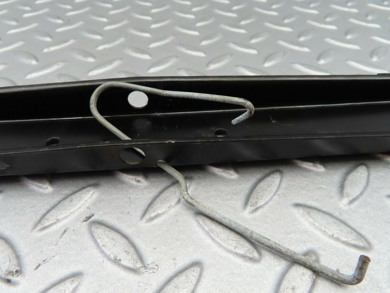 6385 Mercedes-Benz W126 380SE Sunroof Moving Plate