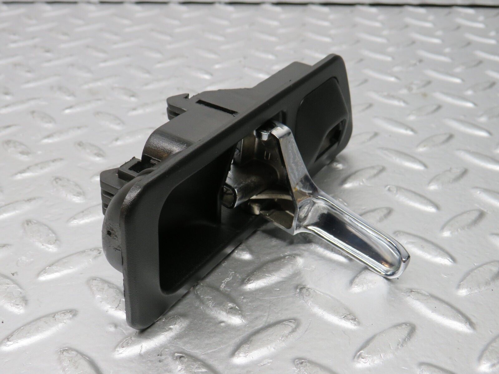 31635 Mercedes-Benz W201 190LE 1.8L Rear Right Interior Door Handle 2017660264