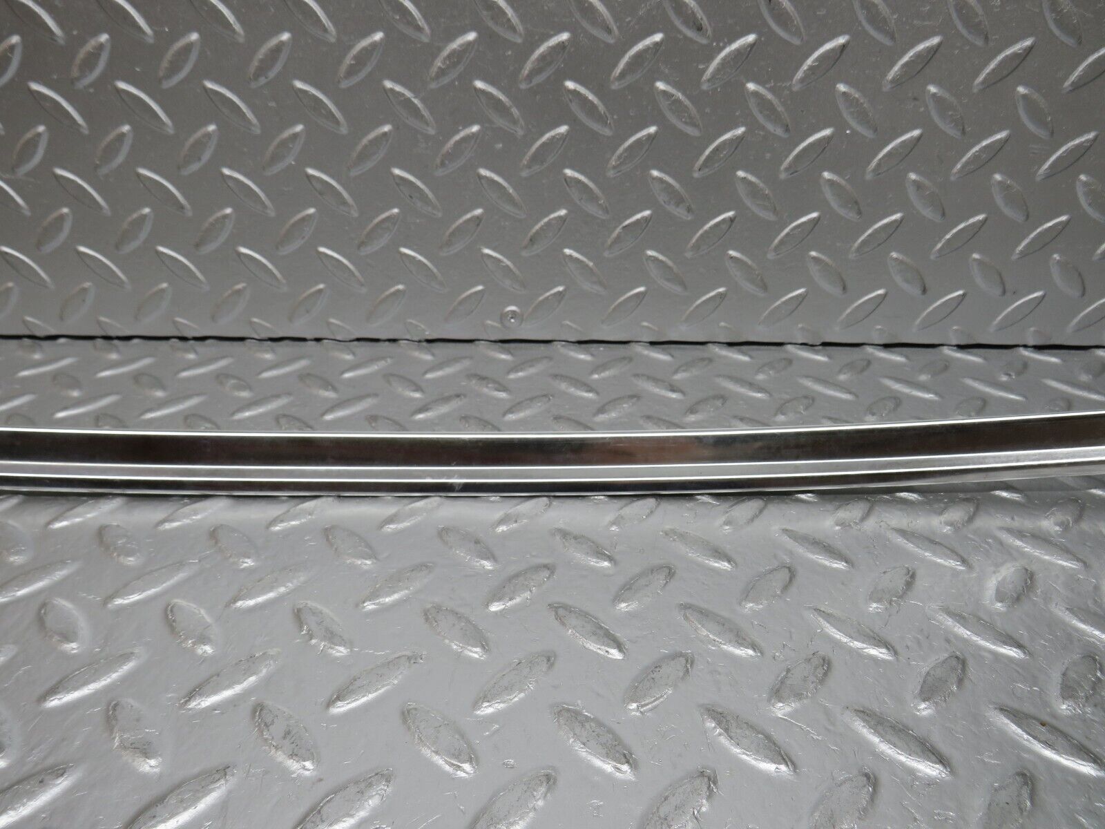 0646 Mercedes-Benz W123 230E Rear Windscreen Chrome Frame