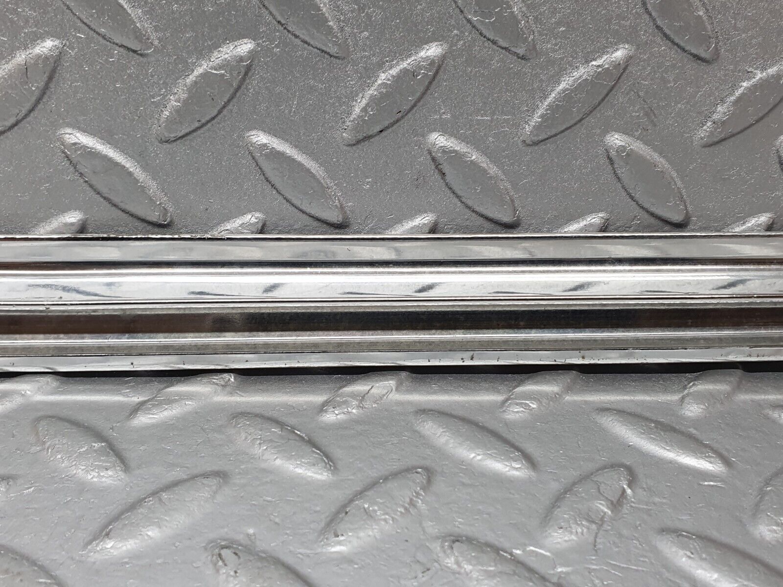 41187 Mercedes-Benz W126 300SE Rear Right Door Chrome Moulding Trim