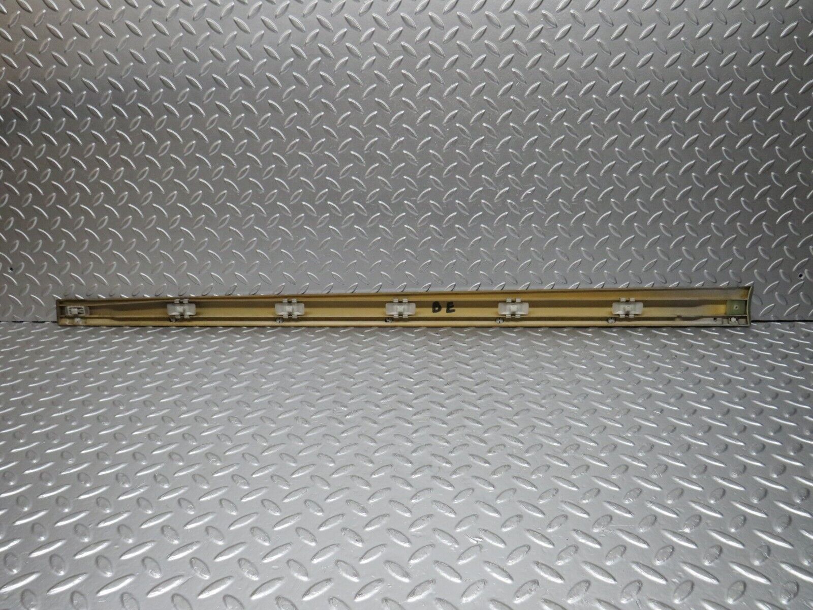 32287 Mercedes-Benz W220 S430 Front Left Door Centre Moulding Trim 2206900562