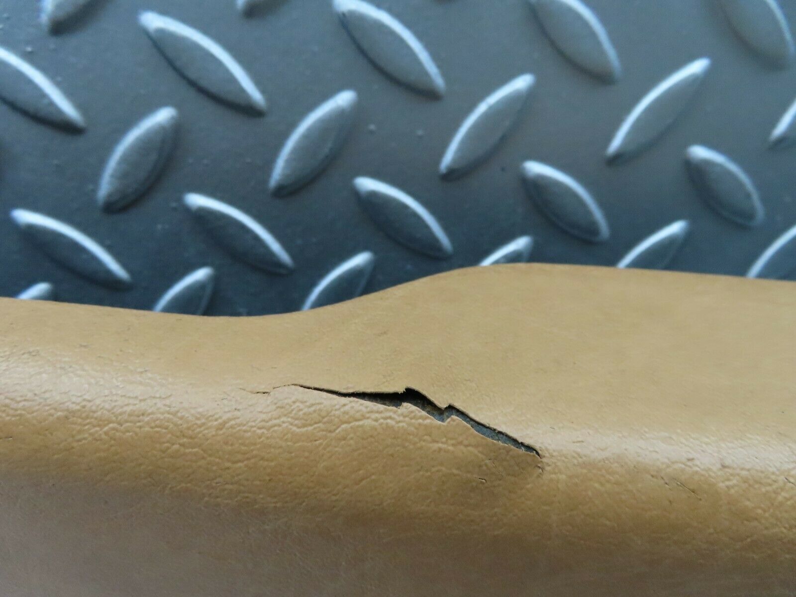 5830 Mercedes-Benz W123 200 B Pillar Cover Right Side