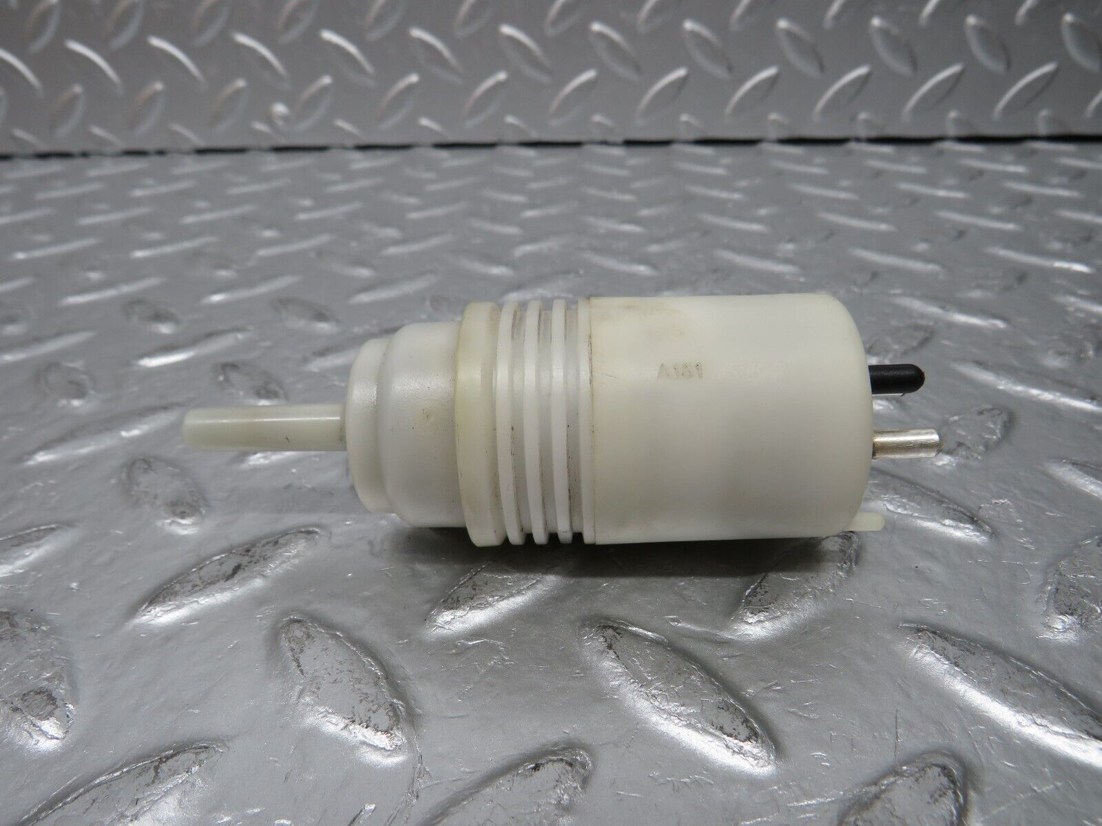 30704 Mercedes-Benz W201 190E 2.0L Windscreen Washer Pump Hella 1248690421