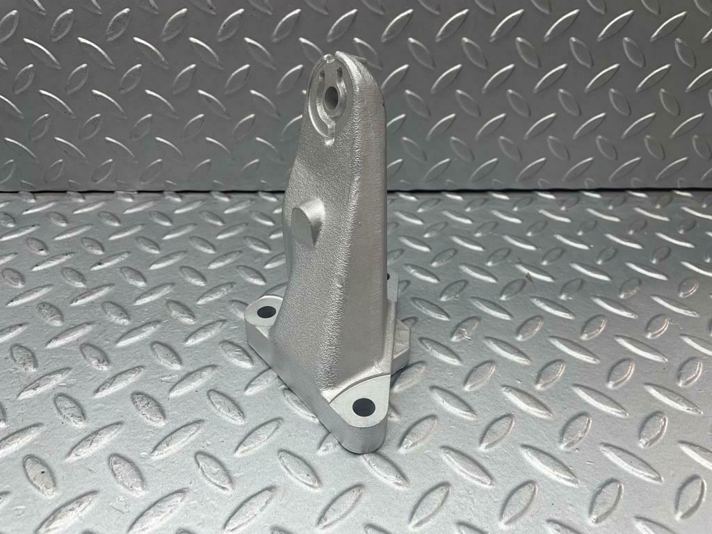 12440 Mercedes-Benz C123 230CE Coupe Engine Mount Bracket Right 1022236204