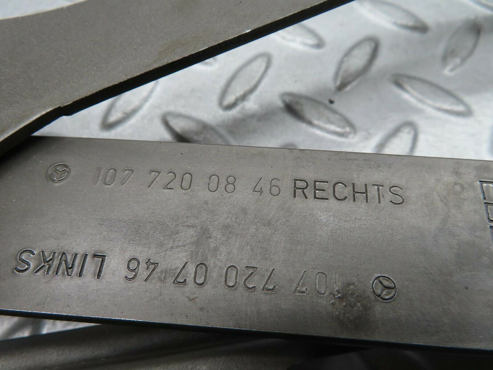 16638 Mercedes-Benz C107 380SLC Front Right Power Window Regulator 1077200846