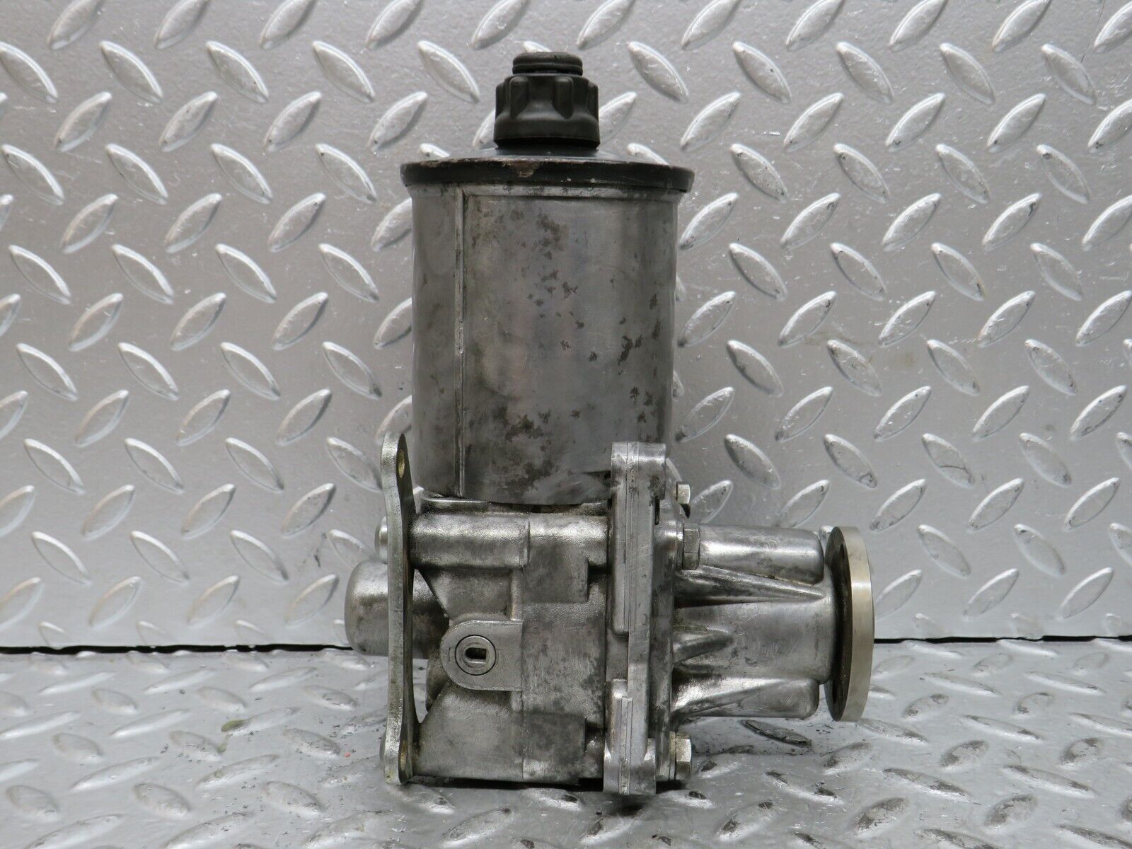 29027 Mercedes-Benz C124 320CE Coupe Power Steering Pump 2104662601 7681900503