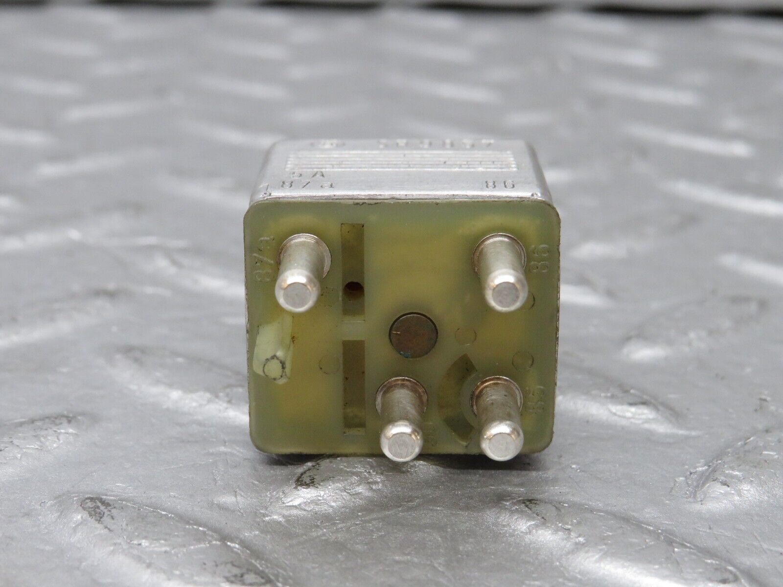 36708 Mercedes-Benz W201 190E 2.0L Fuel Cut Off Relay 0015426119