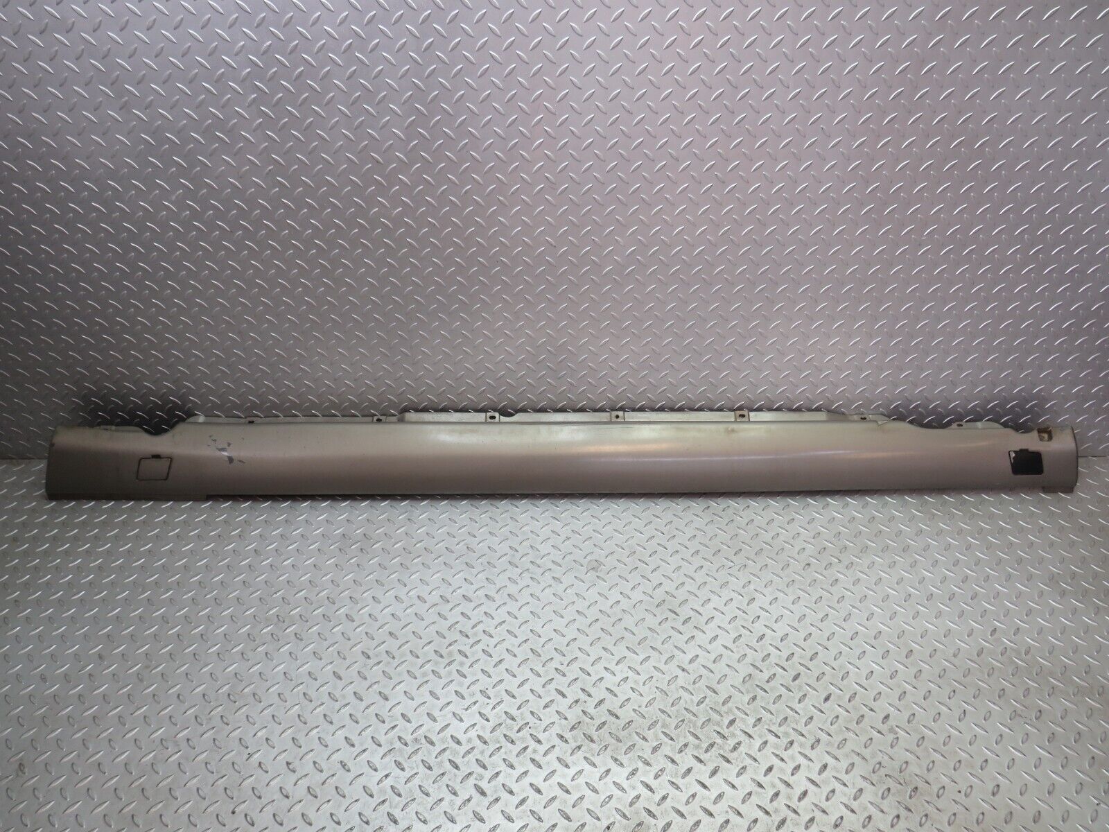 36326 Mercedes-Benz W126 420SE Side Skirt Right 1266905040 1266980230 1266980430