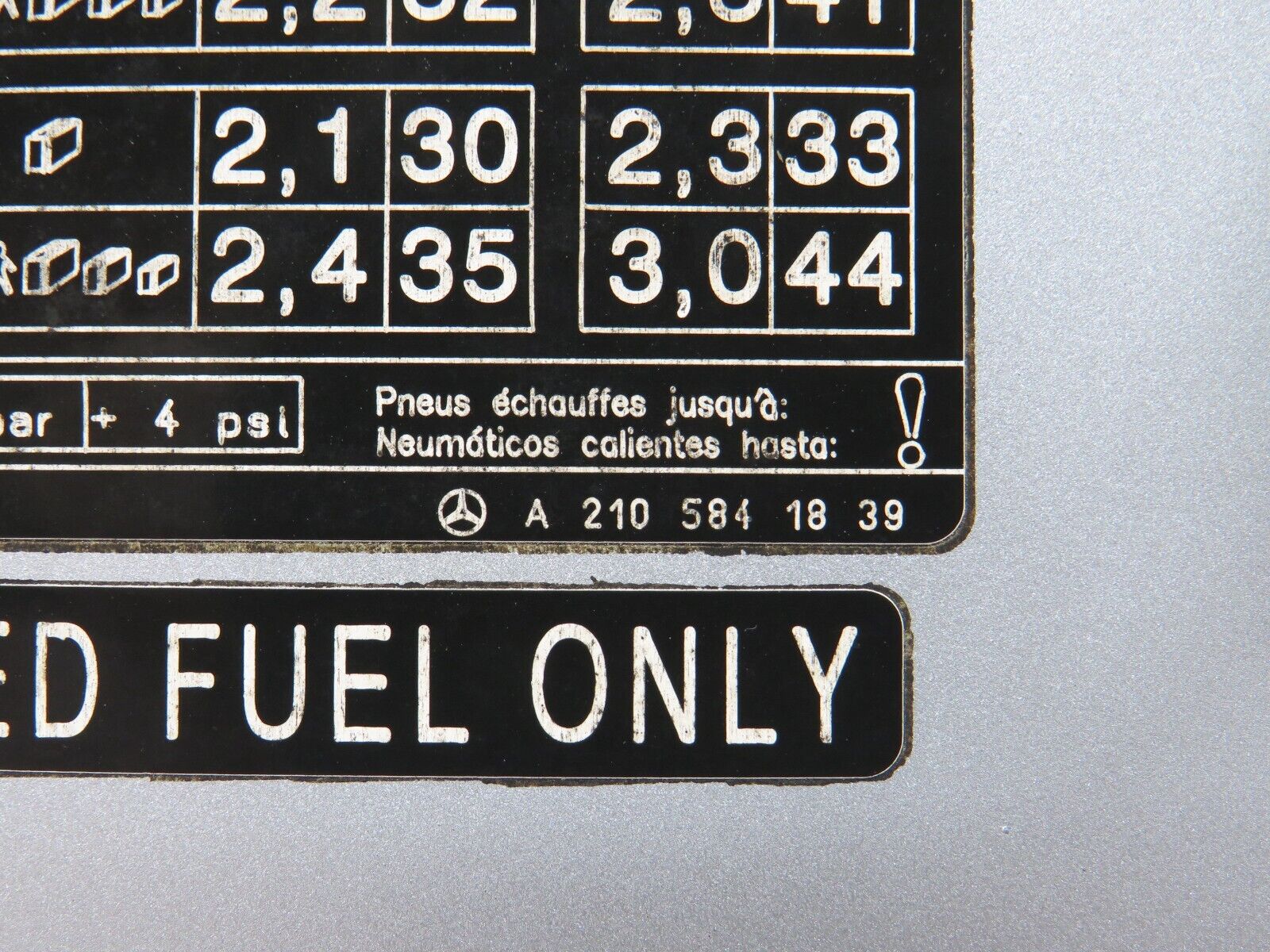 34912 Mercedes-Benz W210 320E Fuel Tank Flap Cap 2105841839