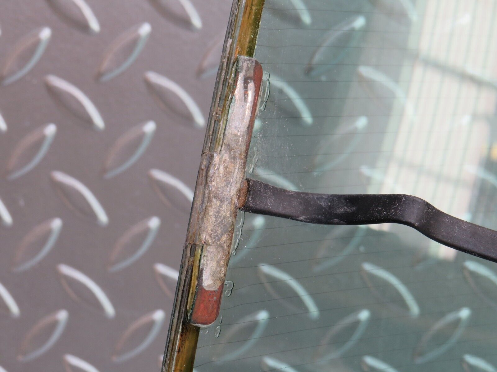 36010 Mercedes-Benz W126 420SE Rear Heated Windscreen