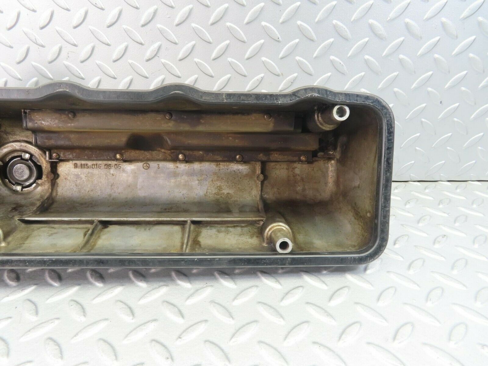 8550 Mercedes-Benz W115 Cylinder Head Valve Cover 1150160605