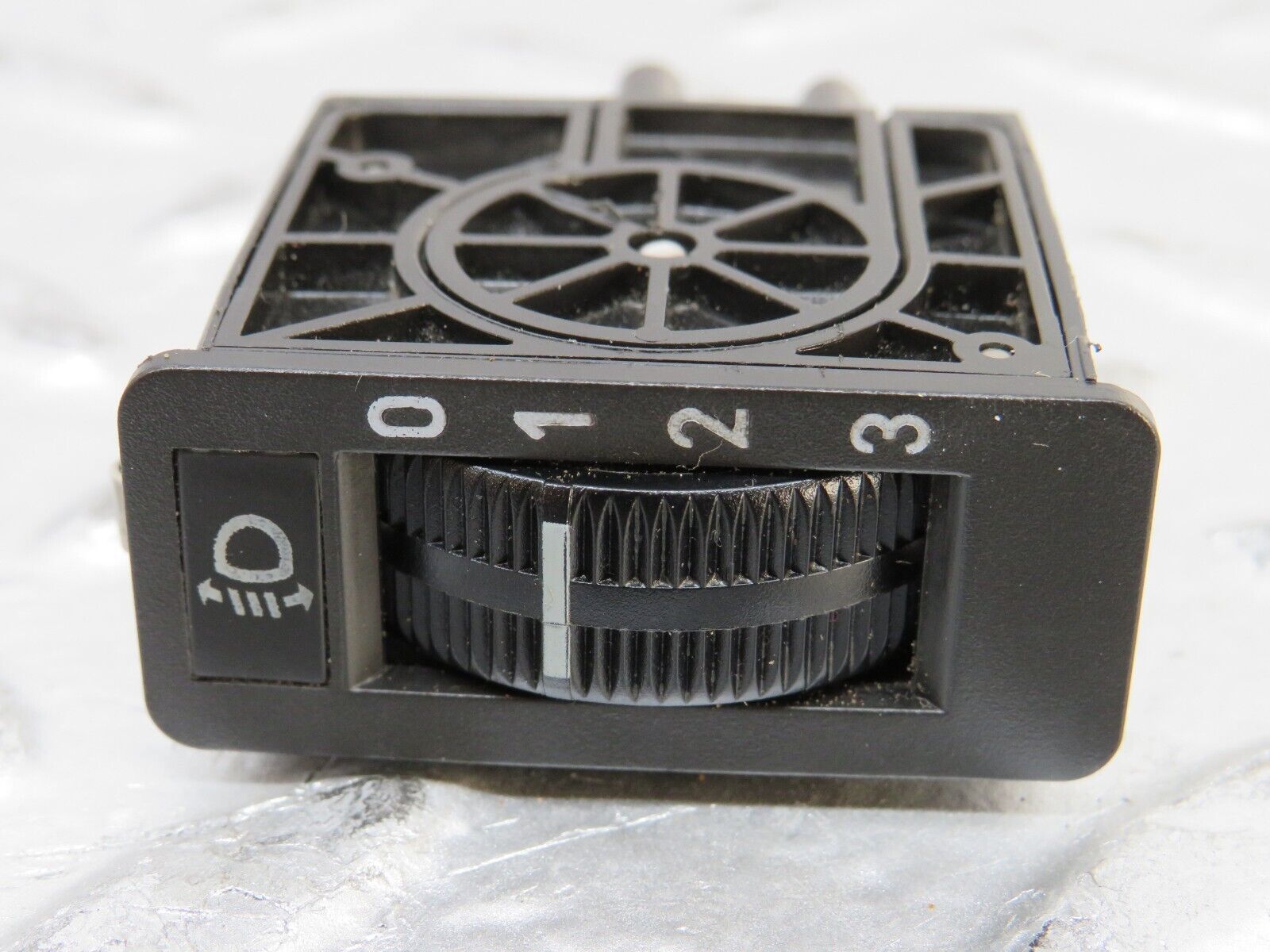 26916 Mercedes-Benz W123 240D Headlight Level Switch 0008000773