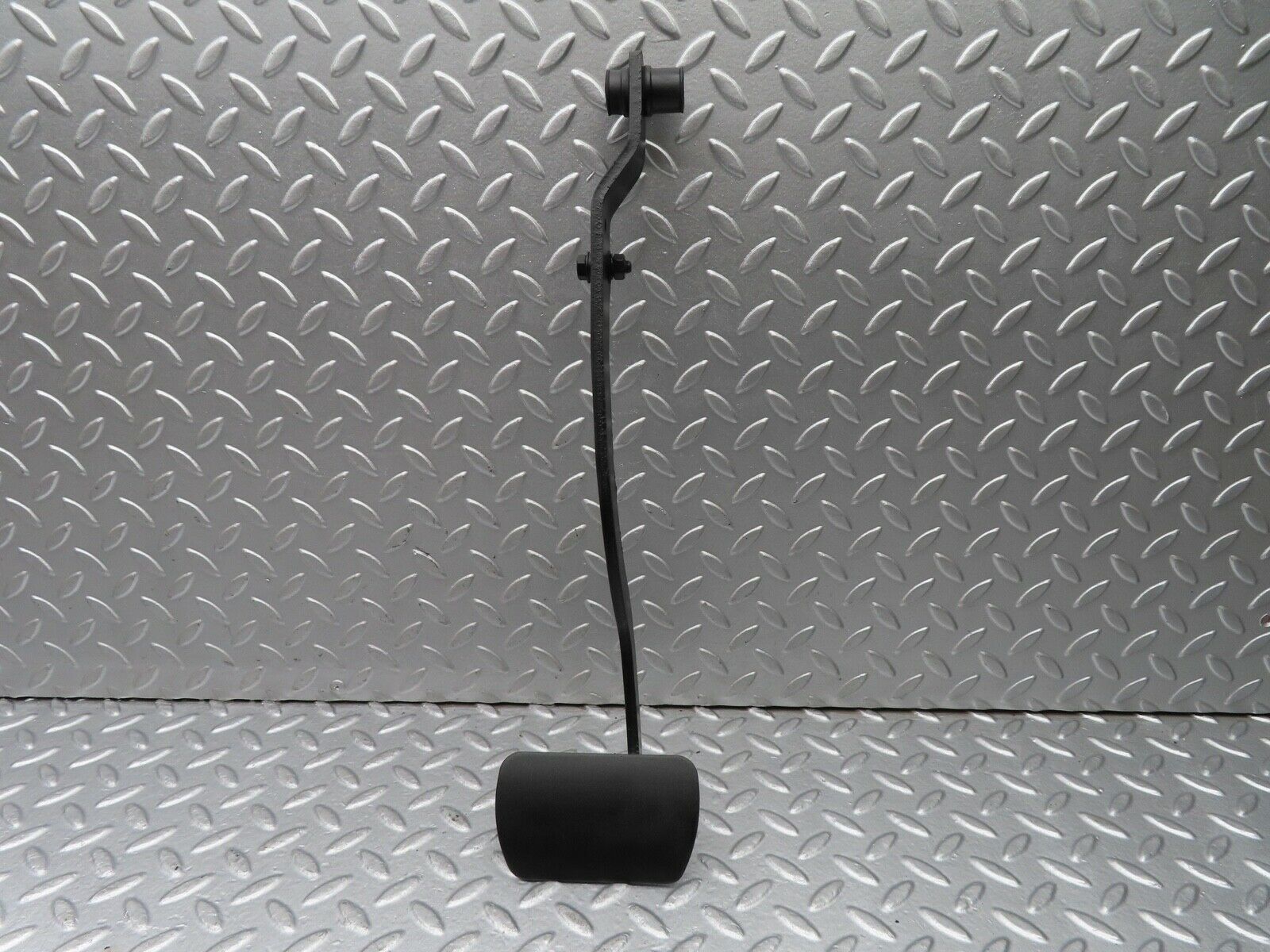 18196 Mercedes-Benz W116 450SEL Brake Pedal